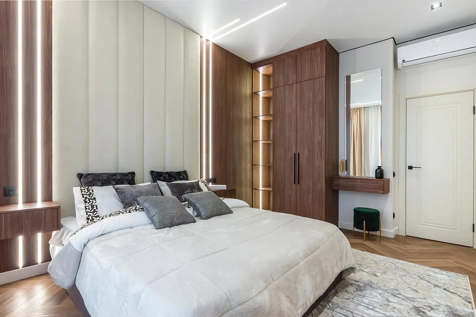 Marc & Spacious And Bright Apartment Antwerp