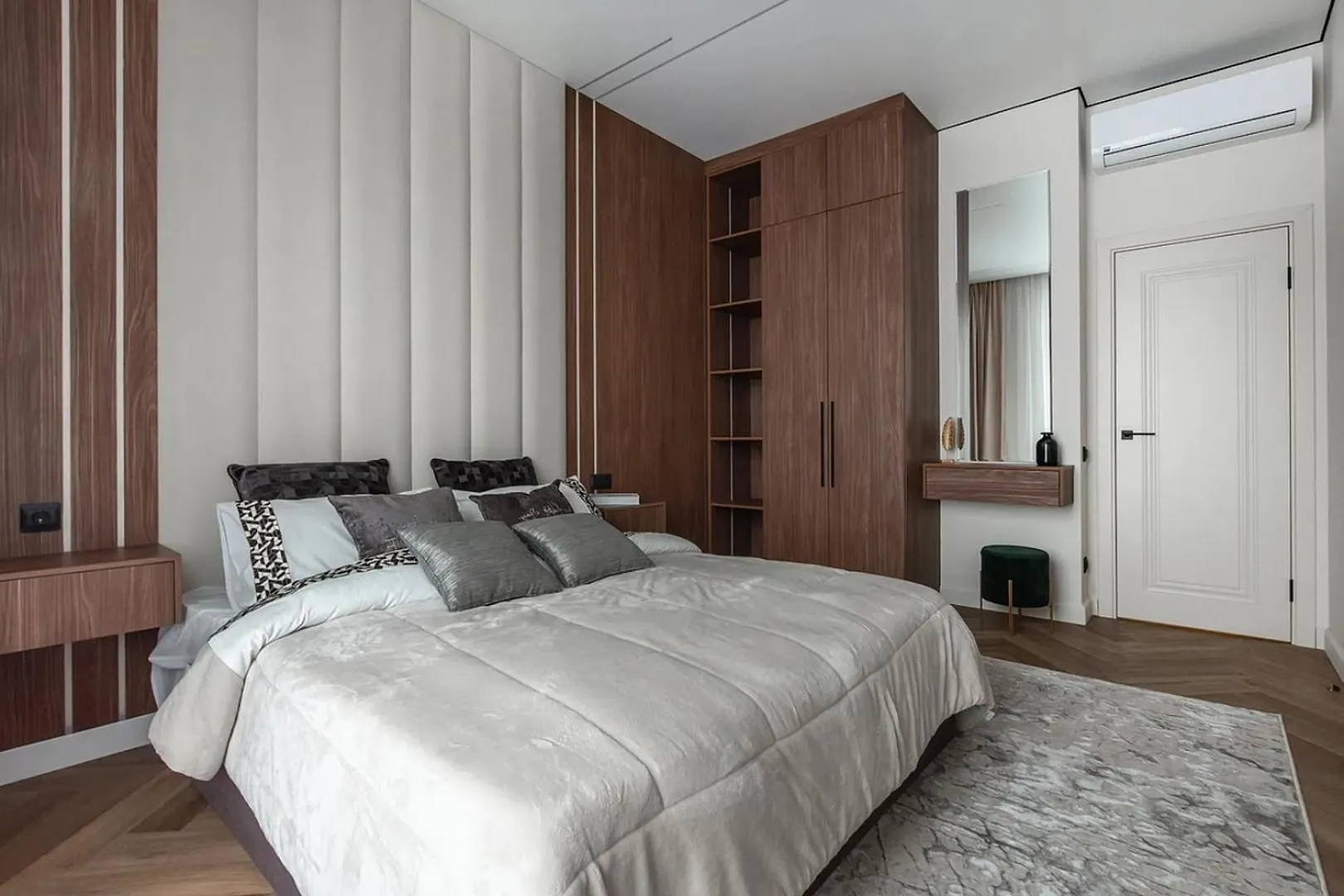 Marc & Spacious And Bright Apartment Antwerp Belgium