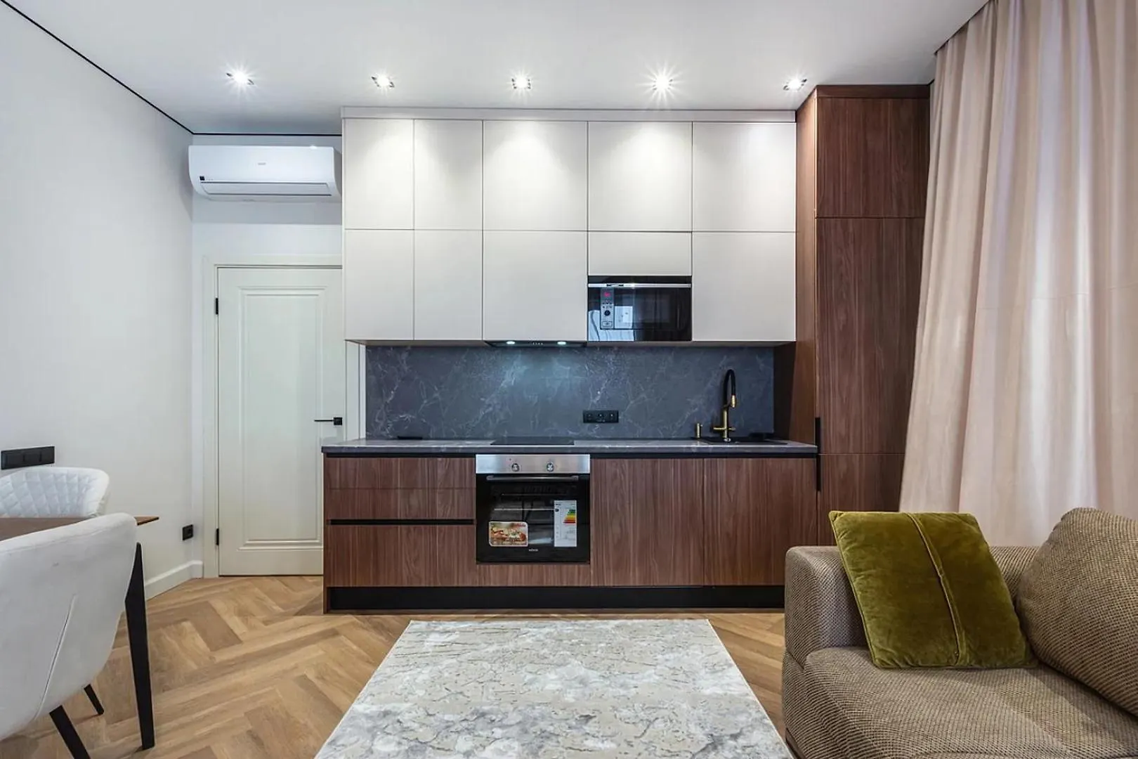 Marc & Spacious And Bright Apartment Antwerp
