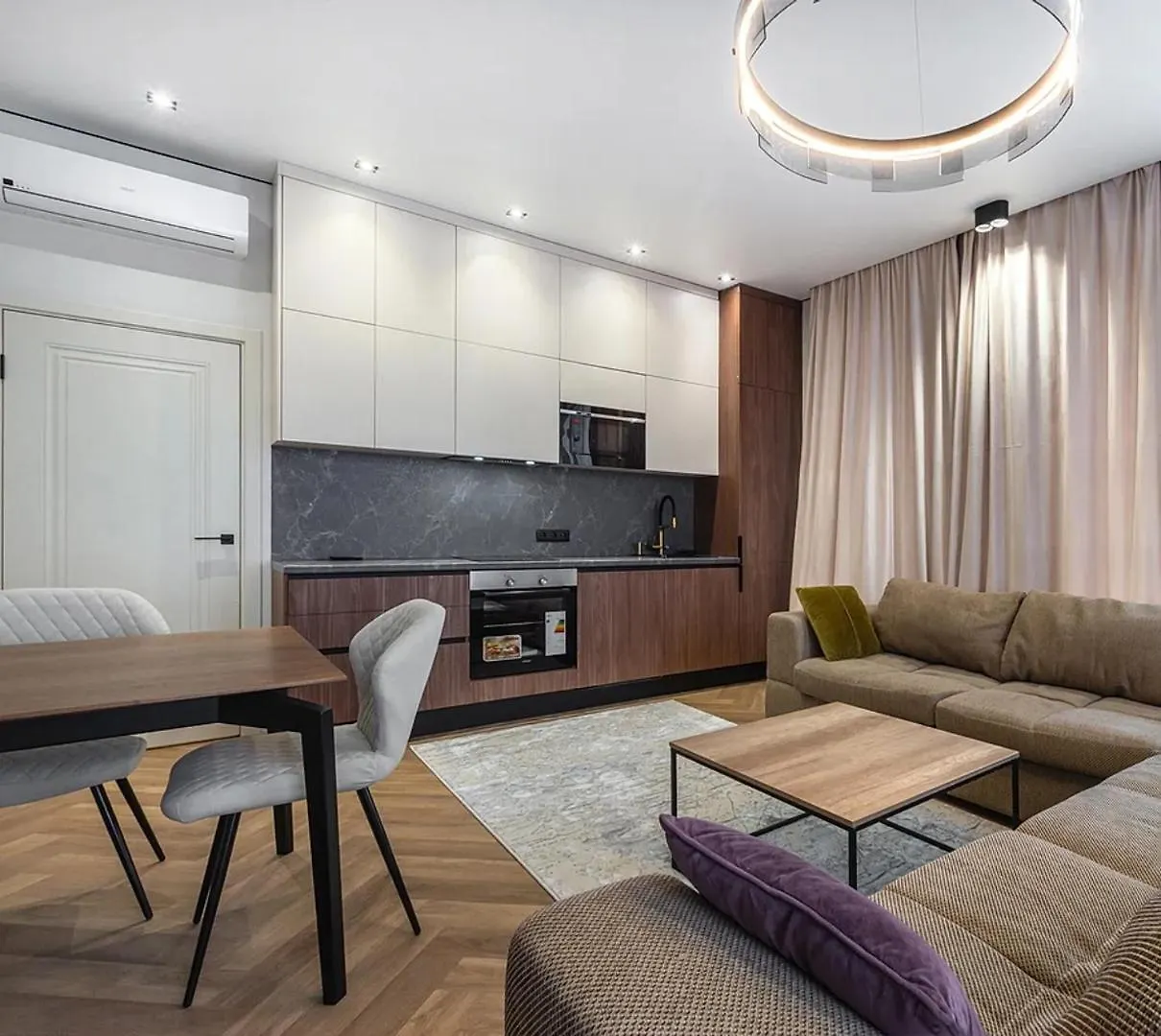 Marc & Spacious And Bright Apartment Antwerp